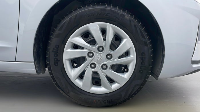 HYUNDAI ELANTRA-Right Front Tyre