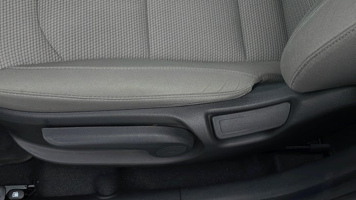 HYUNDAI ELANTRA-Seat LHS Front Depressed/Pressure Mark