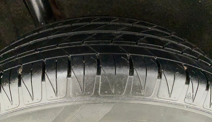 2018 Maruti Vitara Brezza ZDI PLUS, Diesel, Manual, 18,589 km, Right Rear Tyre Tread