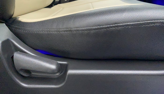 2017 Maruti Wagon R 1.0 LXI CNG, CNG, Manual, 22,601 km, Driver Side Adjustment Panel