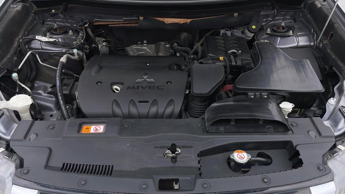 MITSUBISHI OUTLANDER-Engine Bonet View