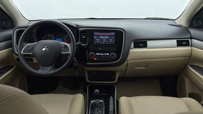 MITSUBISHI OUTLANDER-Dashboard View
