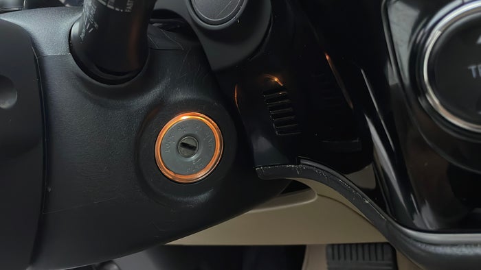 MITSUBISHI OUTLANDER-Steering Wheel Trim Scratch