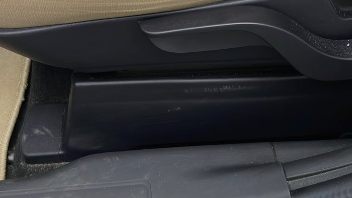 MITSUBISHI OUTLANDER-Seat LHS Front Scratch