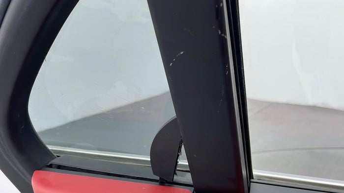 BENTLEY FLYING SPUR-Window Glass / Quarter Glass RHS Rear Beading Missing/Broken