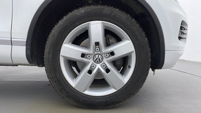 VOLKSWAGEN TOUAREG-Right Front Tyre