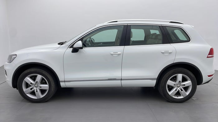 VOLKSWAGEN TOUAREG-Left Side View