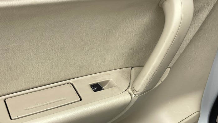 VOLKSWAGEN TOUAREG-Door Interior LHS rear Scratch