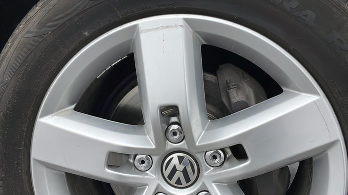 VOLKSWAGEN TOUAREG-Alloy Wheel RHS Front Scratch