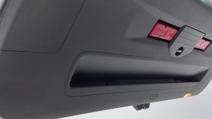 VOLKSWAGEN TOUAREG-Door Interior Boot Door Scratch