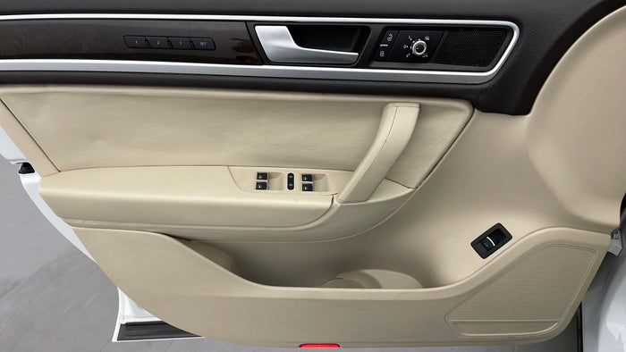 VOLKSWAGEN TOUAREG-Driver Side Door Panels Controls