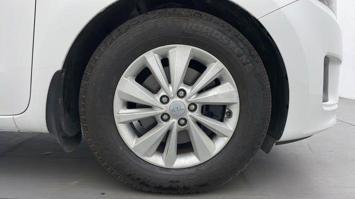 KIA CARNIVAL-Right Front Tyre