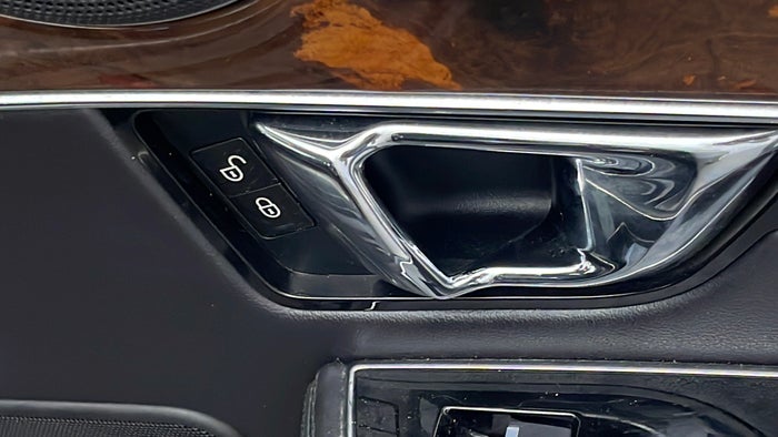 JAGUAR XJ-Door Interior RHS front Button Faded
