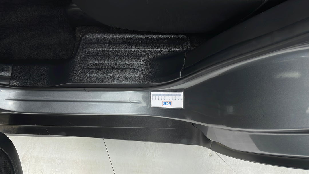 2018 Nissan X-trail St (2wd), Automatic, 97606 km, Door Sills Rear LHS Scratch