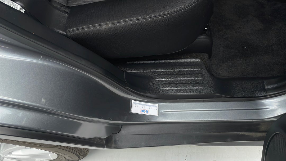 2018 Nissan X-trail St (2wd), Automatic, 97606 km, Door Sills Rear RHS Scratch