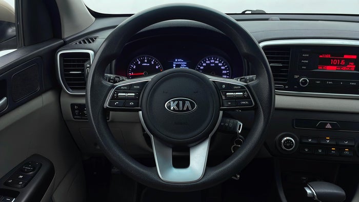 KIA SPORTAGE-Steering Wheel Close-up