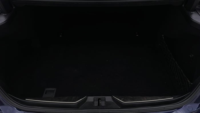 MASERATI QUATTROPORTE-Boot Inside View