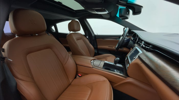 MASERATI QUATTROPORTE-Right Side Front Door Cabin View