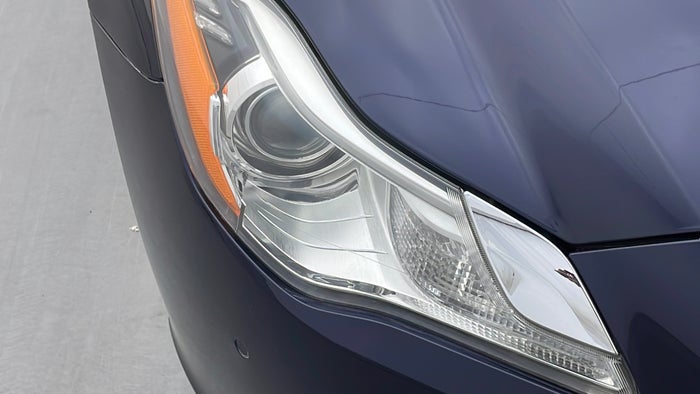MASERATI QUATTROPORTE-Head Light RHS Scratch
