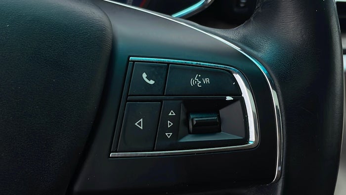 MASERATI QUATTROPORTE-Steering Wheel Media Control Scratch