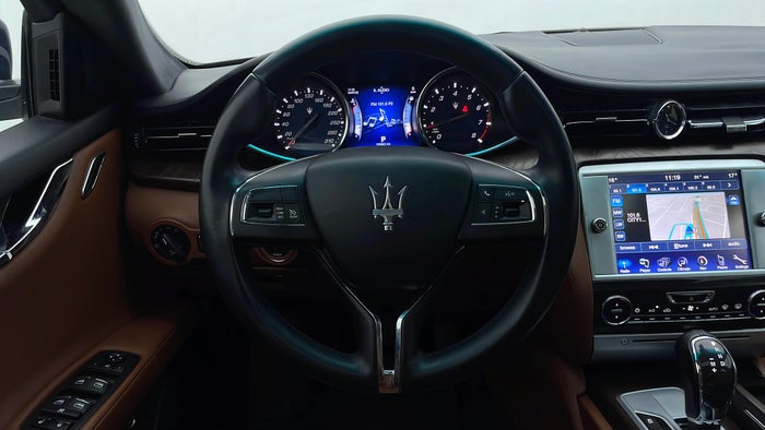 MASERATI QUATTROPORTE-Steering Wheel Close-up