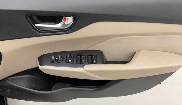 2017 Hyundai Verna 1.6 EX CRDI, Diesel, Manual, 50,331 km, Driver Side Door Panels Control