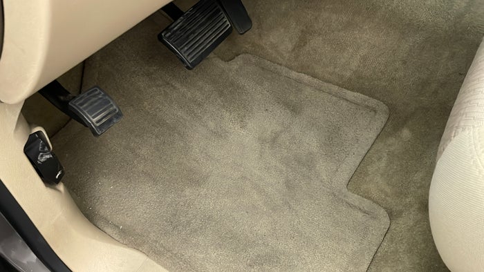 CHEVROLET TAHOE-Flooring Front LHS Stain