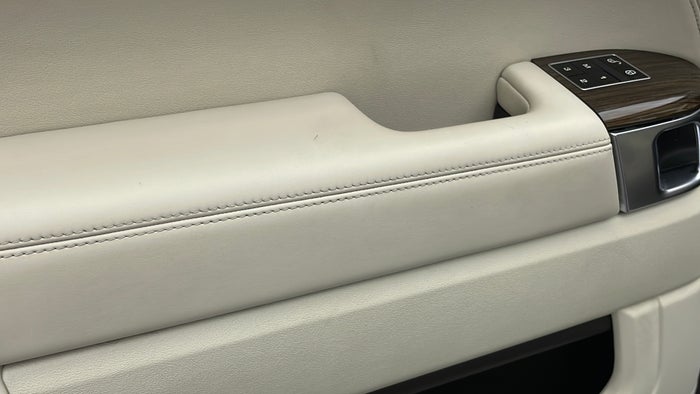 LAND ROVER RANGE ROVER SPORT-Door Interior LHS front Scratch
