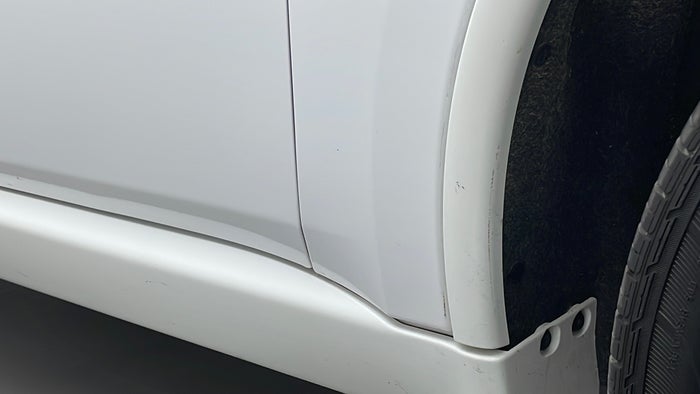 DODGE DURANGO-Fender RHS Scratch
