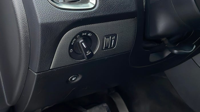 DODGE DURANGO-Dashboard Trim Scratch