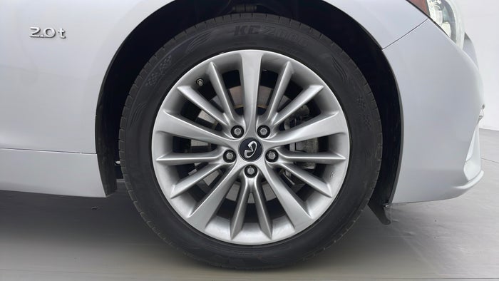 INFINITI Q50-Right Front Tyre