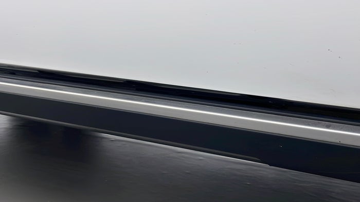 GMC YUKON-Running Board RHS Faded