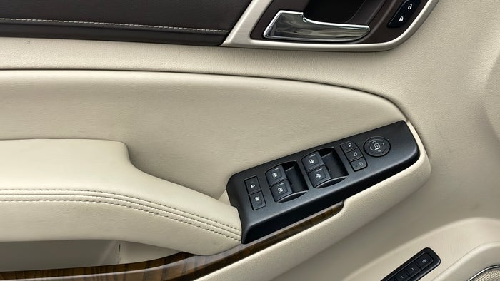 GMC YUKON-Door Interior LHS front Scratch