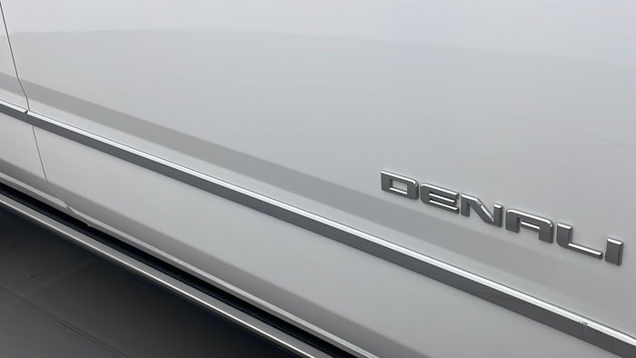 GMC YUKON-Door Exterior RHS Front Scratch
