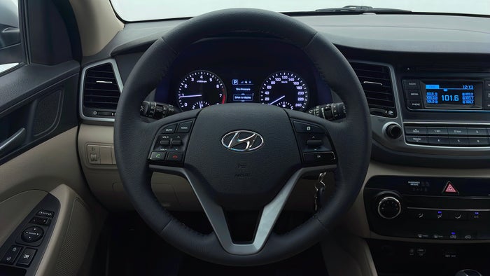 HYUNDAI TUCSON-Steering Wheel Close-up