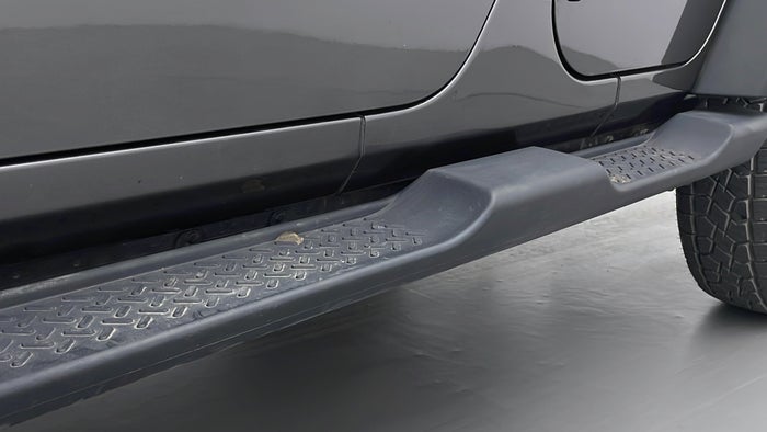 JEEP WRANGLER-Running Board LHS Scratch