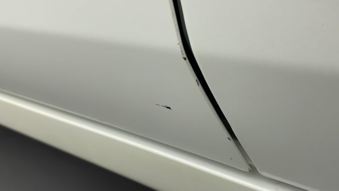 NISSAN ALTIMA-Door Exterior LHS Front Scratch
