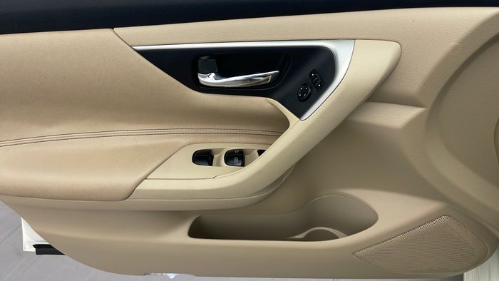 NISSAN ALTIMA-Driver Side Door Panels Controls