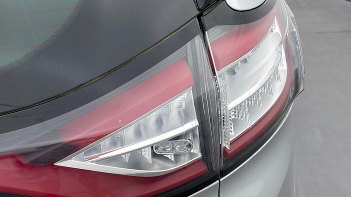FORD EDGE-Tail Light RHS Scratched