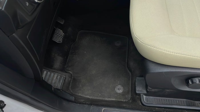 FORD EDGE-Flooring Front LHS Stain
