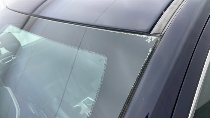 JEEP GRAND CHEROKEE-Windshield Front Air Bubbles