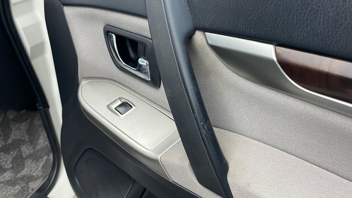 MITSUBISHI PAJERO-Door Interior RHS front Scratch