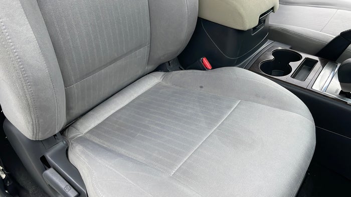 MITSUBISHI PAJERO-Seat RHS Front Stain