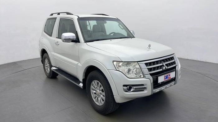 MITSUBISHI PAJERO-Right Front Diagonal (45- Degree) View