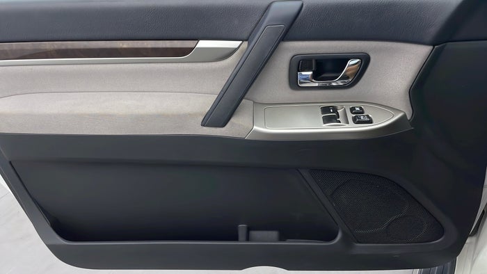 MITSUBISHI PAJERO-Driver Side Door Panels Controls