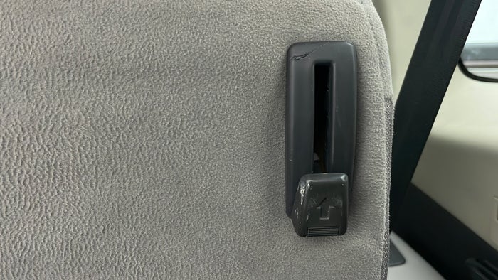 MITSUBISHI PAJERO-Seat 2nd row RHS Seat adjuster lever broken
