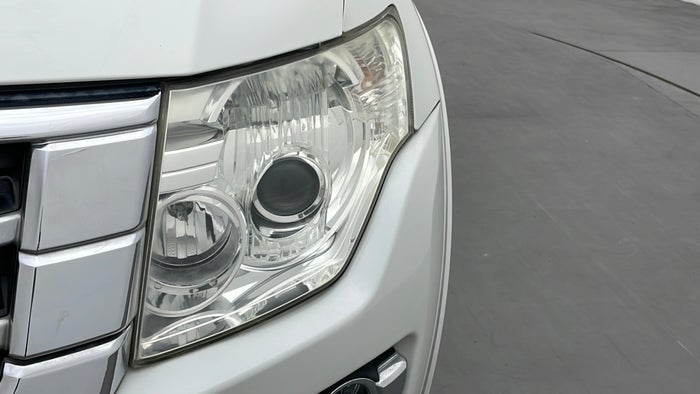 MITSUBISHI PAJERO-Head Light LHS Fading
