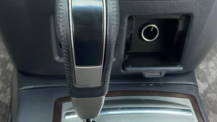 MITSUBISHI PAJERO-Gear lever Knob Scratch