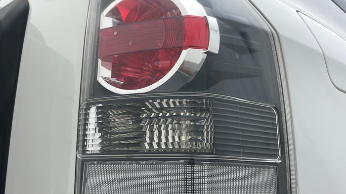 MITSUBISHI PAJERO-Tail Light RHS Scratched
