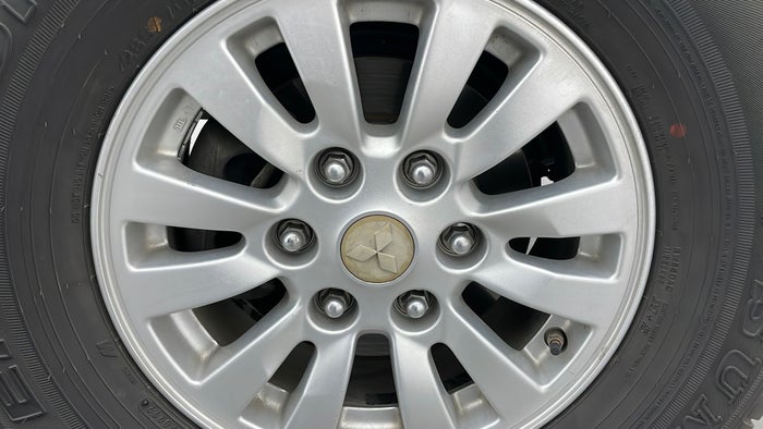 MITSUBISHI PAJERO-Alloy Wheel RHS Front Scratch